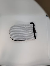 Load image into Gallery viewer, Oven mitts
